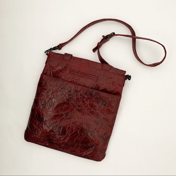 Matt & Nat Vegan Crinkle Crossbody Bag Distressed - Picture 7 of 17